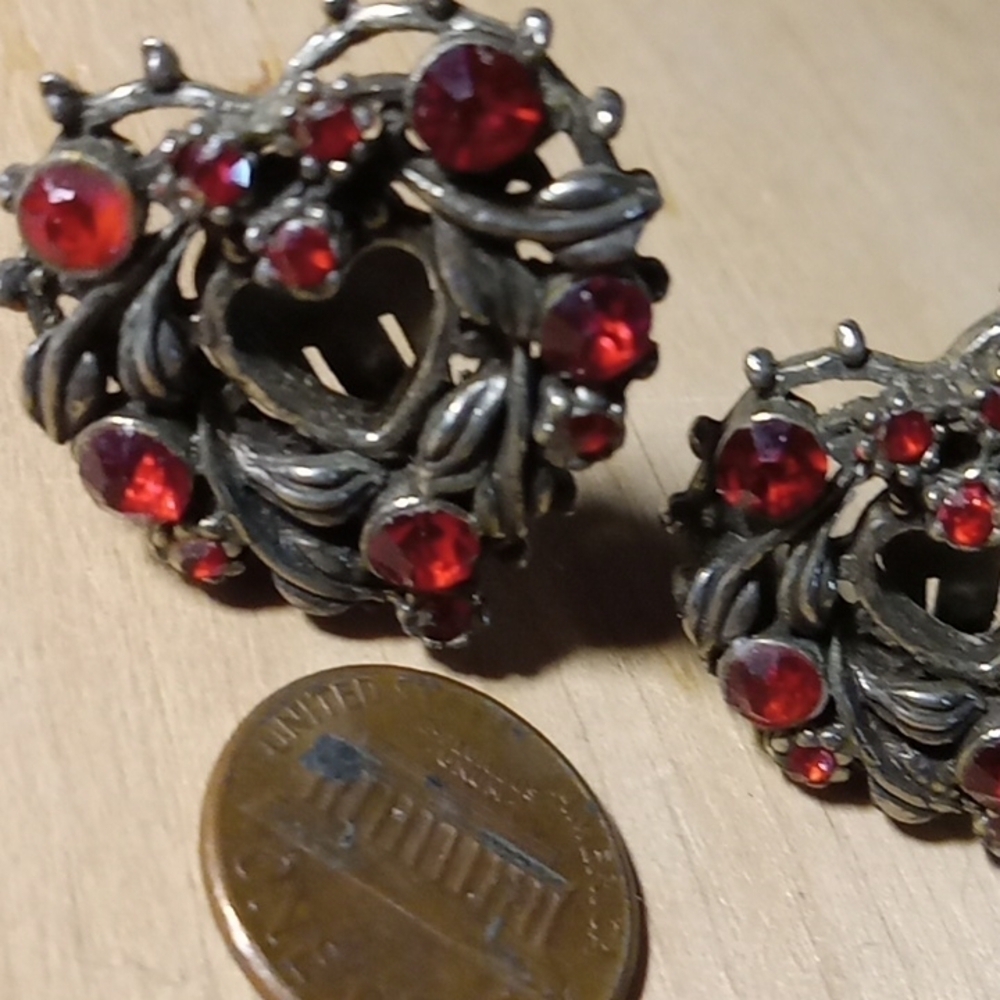 ** Vintage clip on art deco heart earrings red stones - Picture 2 of 3